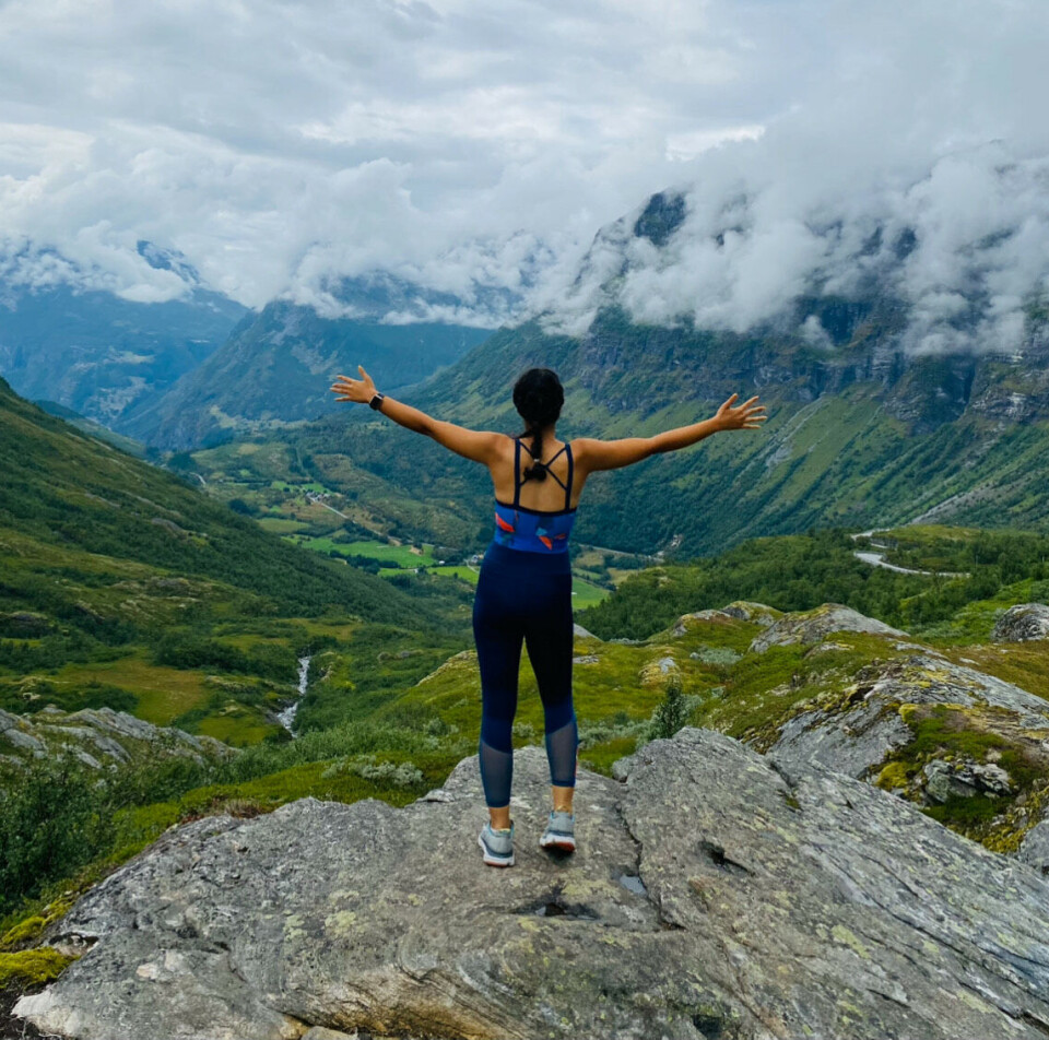 Natur og klima er viktig for Nawisa Falahzadeh, og på tur får tankene om alt hun vil gjøre, hvile. Her ved Geiranger. Natur og klima er viktig for Nawisa Falahzadeh, og på tur får tankene om alt hun vil gjøre, hvile. Her ved Geiranger.